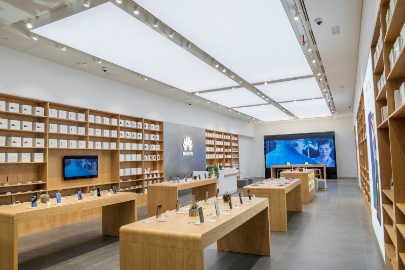 Nội thất showroom điện thoại bằng gỗ được sử dụng phổ biến Nội thất showroom điện thoại bằng gỗ được sử dụng phổ biến