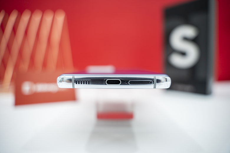 galaxy-s21-ultra-5g-charge.jpg galaxy-s21-ultra-5g-charge.jpg