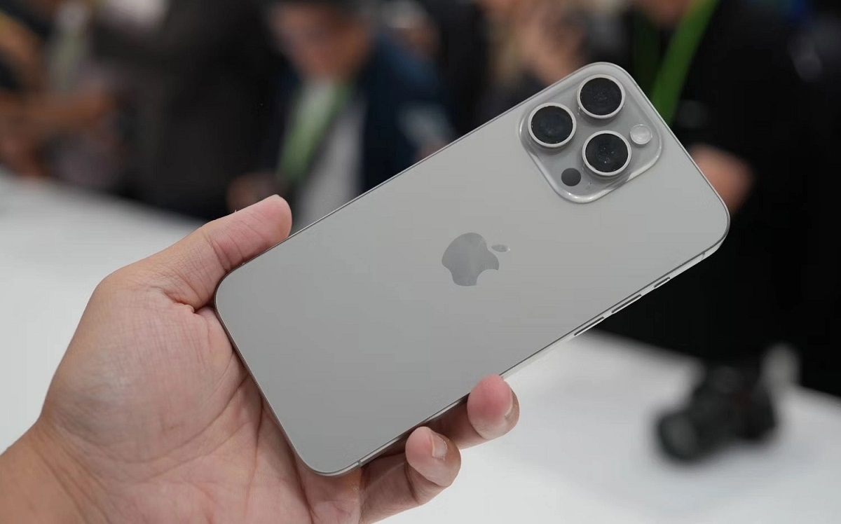 trên tay iphone 15 pro trên tay iphone 15 pro